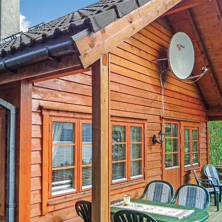 3 Bedroom Nice In Varaldsoy * Gjuvsland