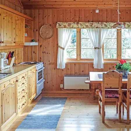 Semesterbostad 3 Bedroom Nice In Varaldsoy Gjuvsland