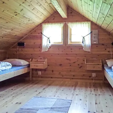 3 Bedroom Nice In Varaldsoy * Gjuvsland