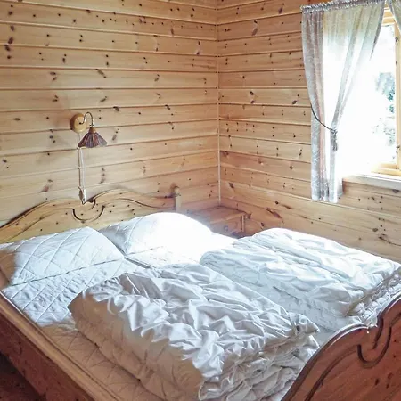 3 Bedroom Nice In Varaldsoy Gjuvsland